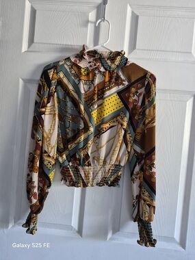 (M)Womens Multi-Color Patterned Long-Sleeve Blouse with Smocked Hem